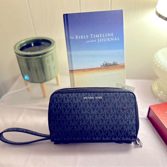 Micheal Kors Logo Smartphone Wallet ADMRL/PLBLUE - Picture 1 of 12